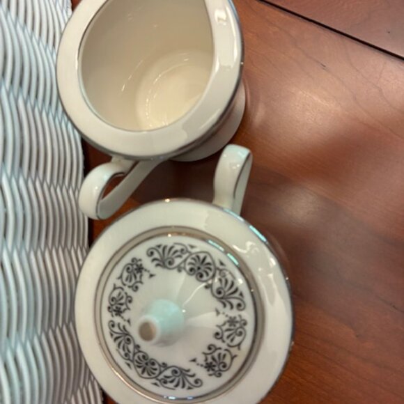 Noritake Ivory China Prelude #7570 Sugar Bowl wLid & Creamer Set Black Scrolls - Picture 5 of 9